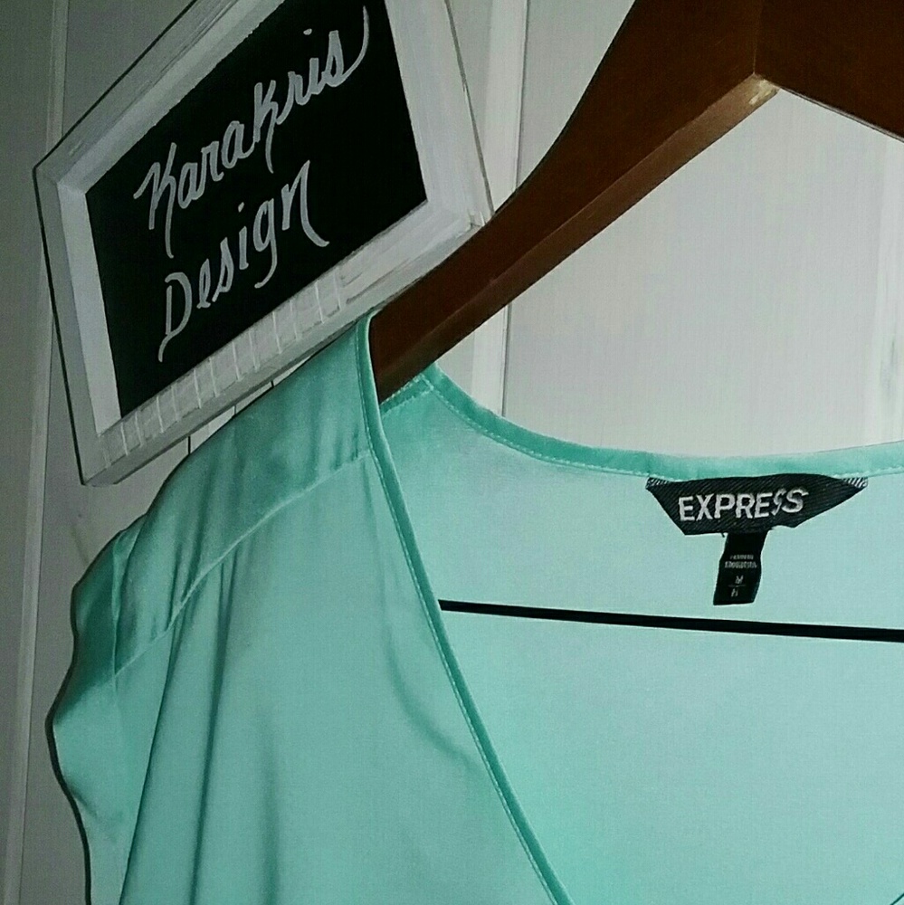 Express Green V-Neck Gramercy Tee - Medium, NWOT